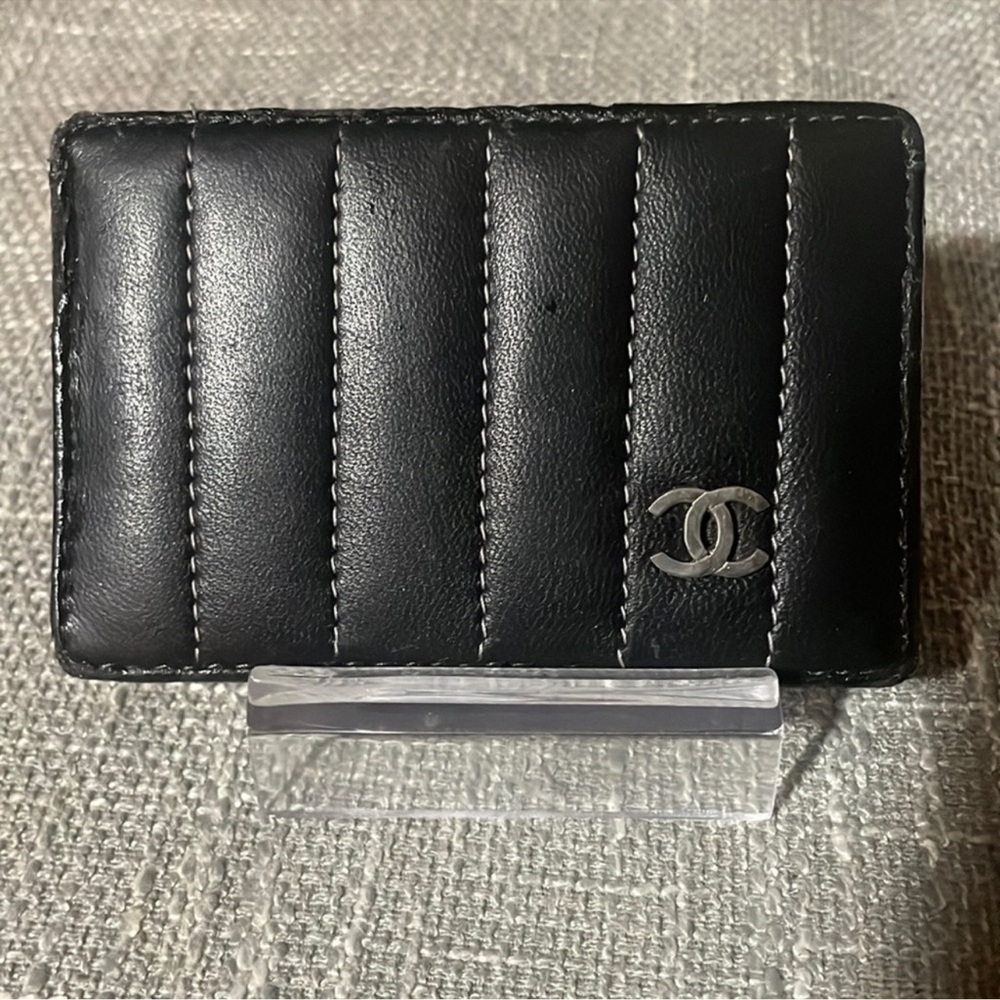 CHANEL  BLACK QUILTED LAMBSKIN CARDHOLDER WALLET